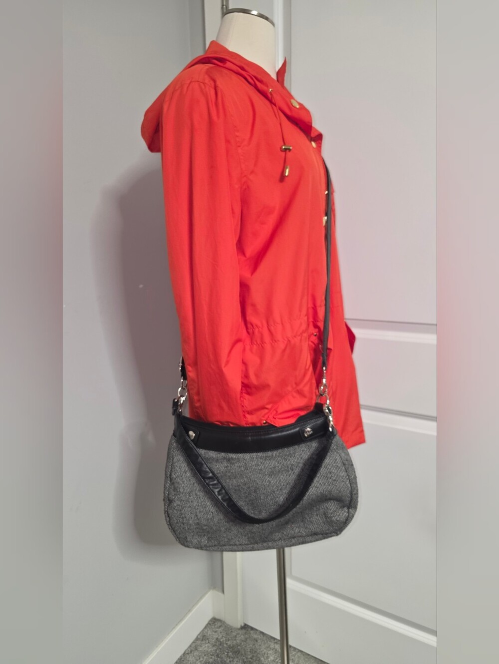 thirty-one Gray and Black Felt Shoulder Bag with Leather Trim